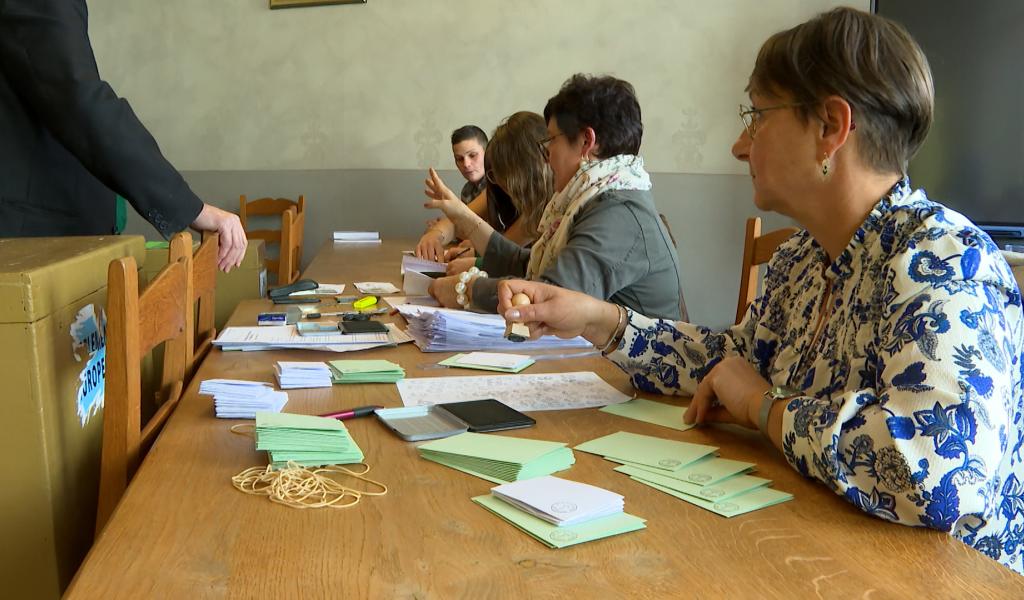 Le bureau de vote de Doische entièrement féminin.