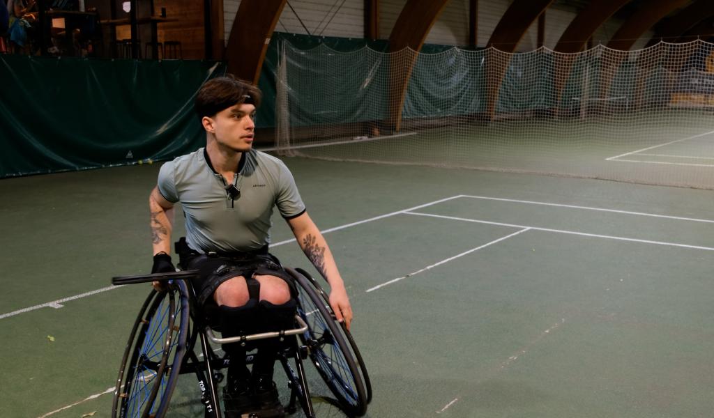 Rencontre avec le Gesvois Justin Peraux, joueur de tennis en fauteuil roulant