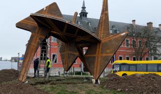 La sculpture “Bout-a-tot” prend forme sur le rond point de la Confluence