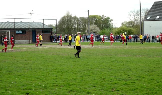 P3A : Taviers renverse Emines dans le choc au sommet et prend la tête