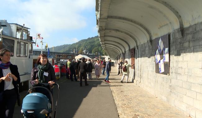 Une galerie à ciel ouvert en bord de Meuse à Namur