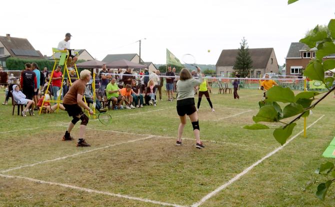 Auvelais: à la croisée du tennis et du badminton, le badmintennis s'impose en maître dans le quartier des Ternes