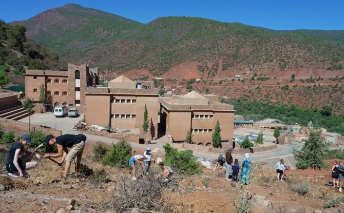 12 rhétoriciens d'Andenne plantent des oliviers au Maroc